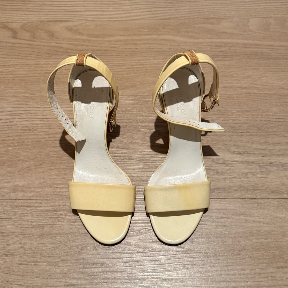 Gucci Cream Patent Leather Cork Wedge Sandals with gold interlocking CC logo - Picture 4 of 8
